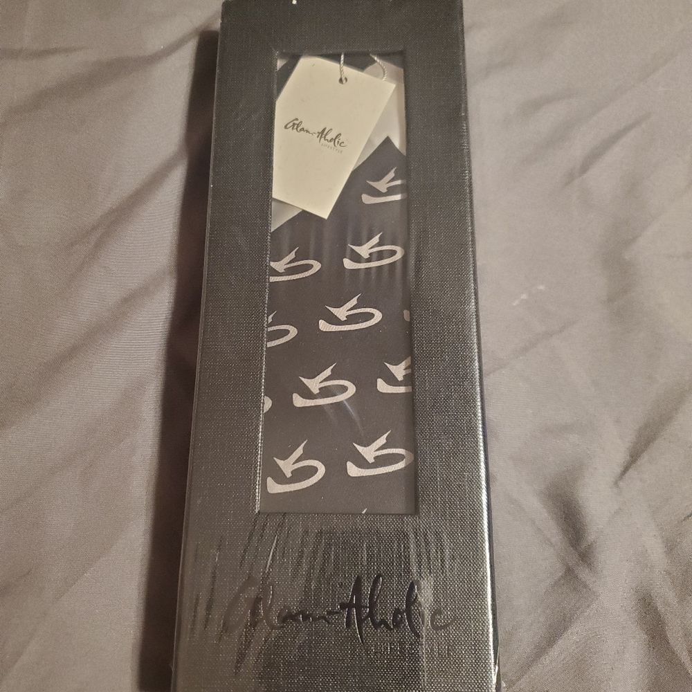 Brand New Never Opened Glam-aholic Lifestyle scarf